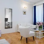 Palace Schoen Milesi - Esense Of Prestige - Private Pool - Old Money Style Luxury - Walking Distance To The Old Town, The And Amenities - Buralux 4*