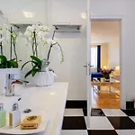 Pensión Palace Schoen Milesi - Esense Of Prestige - Private Pool - Old Money Style Luxury - Walking Distance To The Old Town, The And Amenities - Buralux