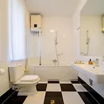 Pensión Palace Schoen Milesi - Esense Of Prestige - Private Pool - Old Money Style Luxury - Walking Distance To The Old Town, The And Amenities - Buralux