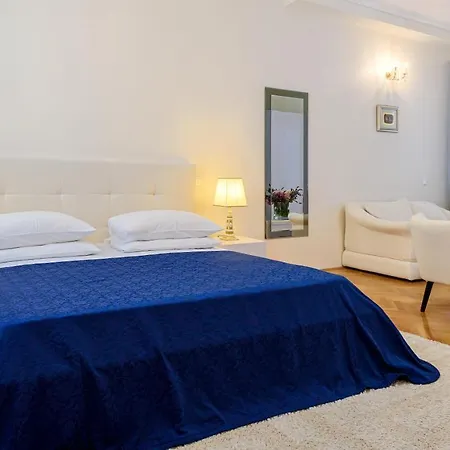 Gostinjska kuća Palace Schoen Milesi - Esense Of Prestige - Private Pool - Old Money Style Luxury - Walking Distance To The Old Town, The And Amenities - Buralux 4*