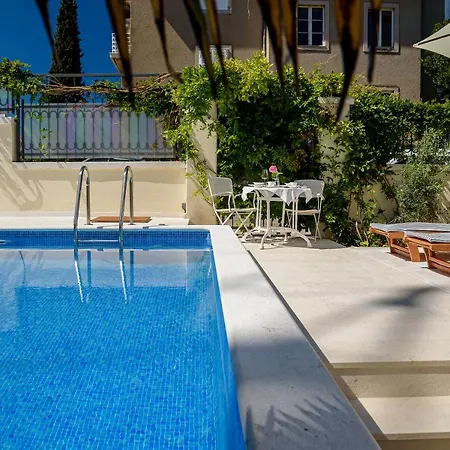 Gostinjska kuća Palace Schoen Milesi - Esense Of Prestige - Private Pool - Old Money Style Luxury - Walking Distance To The Old Town, The And Amenities - Buralux