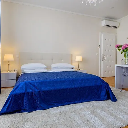 Palace Schoen Milesi - Esense Of Prestige - Private Pool - Old Money Style Luxury - Walking Distance To The Old Town, The And Amenities - Buralux