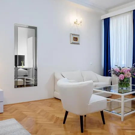 Palace Schoen Milesi - Esense Of Prestige - Private Pool - Free Parking - Old Money Style Luxury - Walking Distance To The Old Town, The And Amenities - Buralux 4*