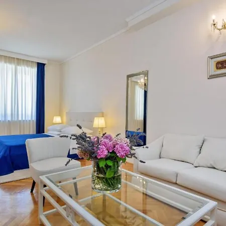 Palace Schoen Milesi - Esense Of Prestige - Private Pool - Free Parking - Old Money Style Luxury - Walking Distance To The Old Town, The And Amenities - Buralux 4*