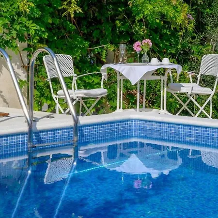 Palace Schoen Milesi - Esense Of Prestige - Private Pool - Free Parking - Old Money Style Luxury - Walking Distance To The Old Town, The And Amenities - Buralux