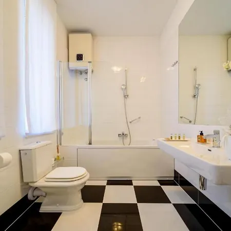 Guest house Palace Schoen Milesi - Esense Of Prestige - Private Pool - Free Parking - Old Money Style Luxury - Walking Distance To The Old Town, The And Amenities - Buralux