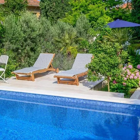 Palace Schoen Milesi - Esense Of Prestige - Private Pool - Free Parking - Old Money Style Luxury - Walking Distance To The Old Town, The And Amenities - Buralux Split