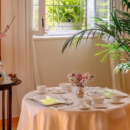 Palace Schoen Milesi - Esense Of Prestige - Private Pool - Free Parking - Old Money Style Luxury - Walking Distance To The Old Town, The And Amenities - Buralux 4* Split