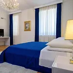 Palace Schoen Milesi - Esense Of Prestige - Private Pool - Old Money Style Luxury - Walking Distance To The Old Town, The And Amenities - Buralux 斯普利特