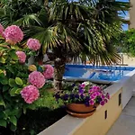 Palace Schoen Milesi - Esense Of Prestige - Private Pool - Old Money Style Luxury - Walking Distance To The Old Town, The And Amenities - Buralux 斯普利特
