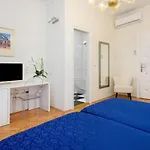 Palace Schoen Milesi - Esense Of Prestige - Private Pool - Old Money Style Luxury - Walking Distance To The Old Town, The And Amenities - Buralux Pensionat