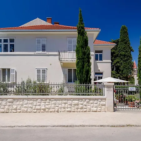Palace Schoen Milesi - Esense Of Prestige - Private Pool - Old Money Style Luxury - Walking Distance To The Old Town, The And Amenities - Buralux Split